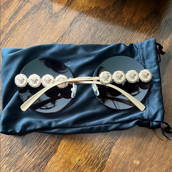 Versace sunglasses - Picture 4 of 5